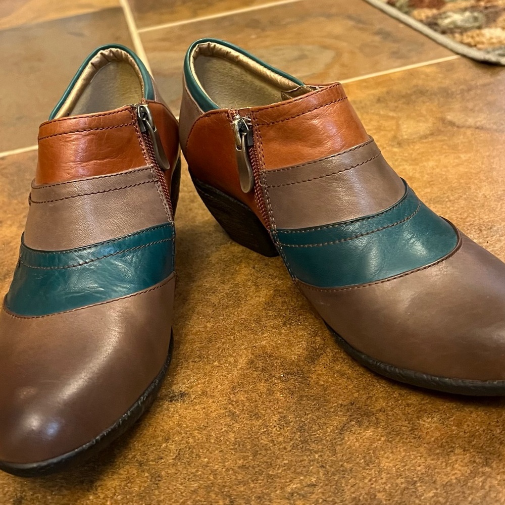 Stylish Brown and Teal Women's Shoes